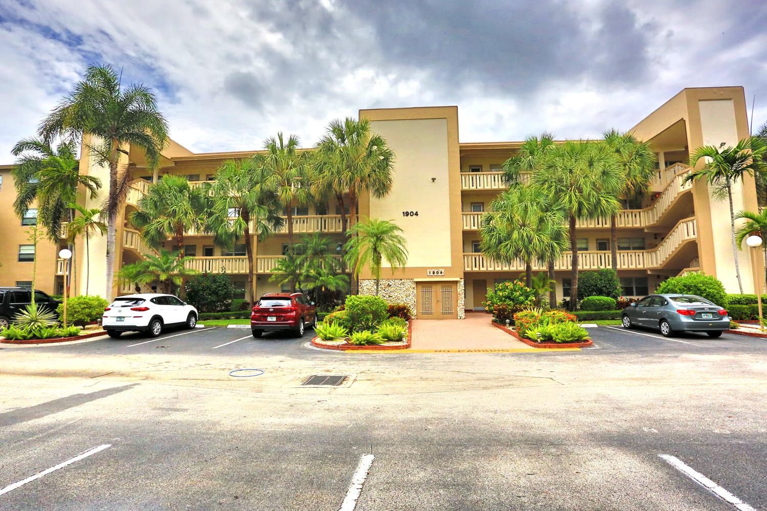 1904 bermuda circle b1 Pompano beach Florida 33066